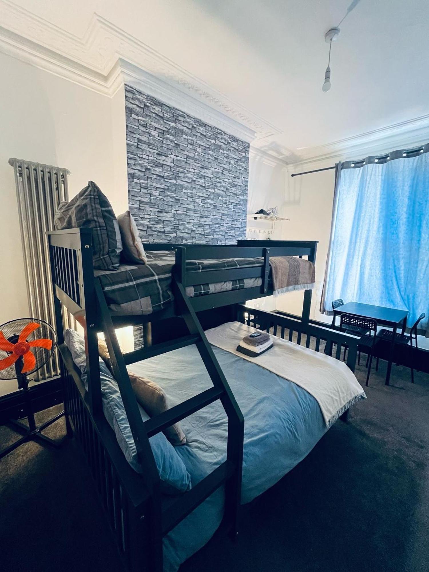 10 Minutes To Central London Vaux Extérieur photo